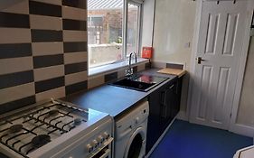 170 Victoria Road - 1 Bed Ground Floor Flat